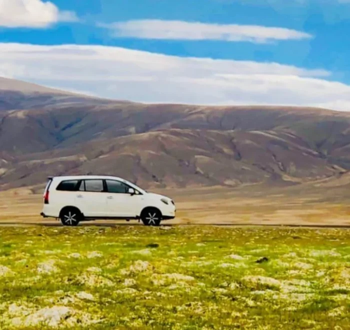 Leh Ladakh jeep car tour package